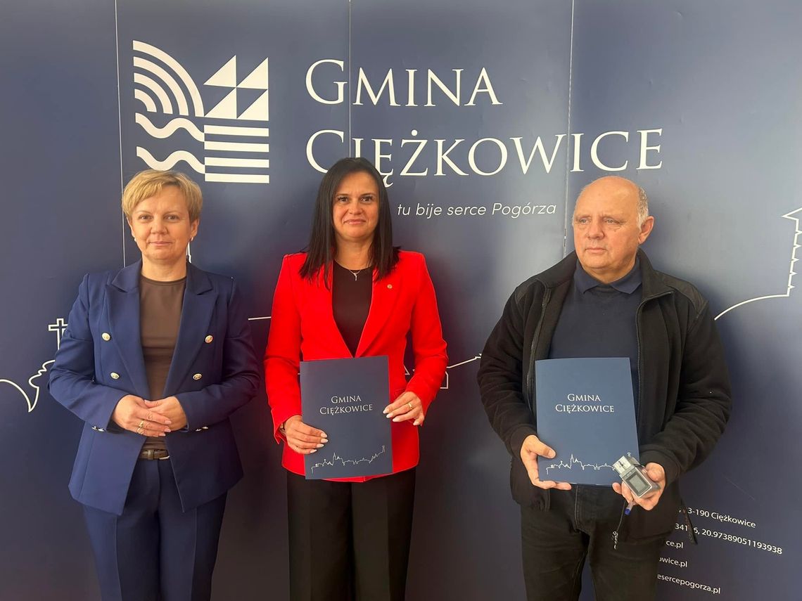 Nowe oświetlenie przy DW 977 w Bogoniowicach. Umowa za 198 tys. zł podpisana Nowe oświetlenie przy DW 977 w Bogoniowicach. Umowa za 198 tys. zł podpisana