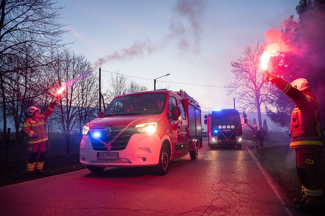 Nowe pojazdy dla strażaków z Woli Drwińskiej i Tarnawy