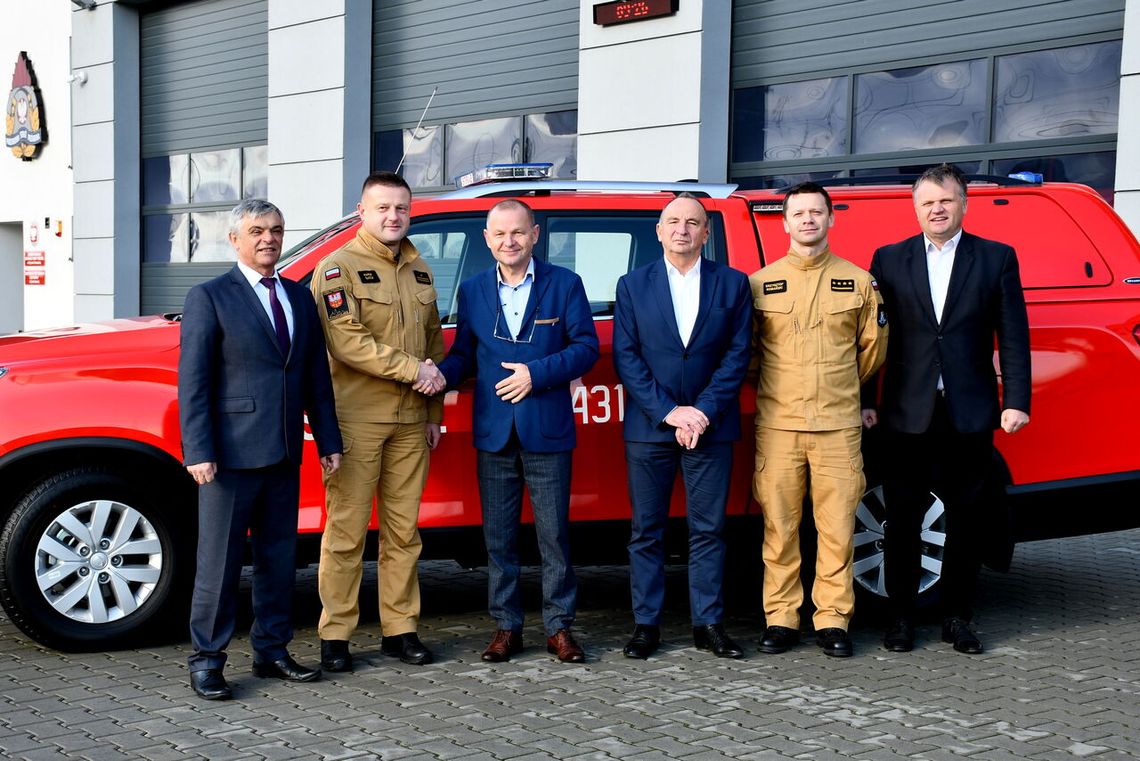 Nowy samochód rozpoznawczo-ratowniczy dla strażaków KP PSP w Dąbrowie Tarnowskiej