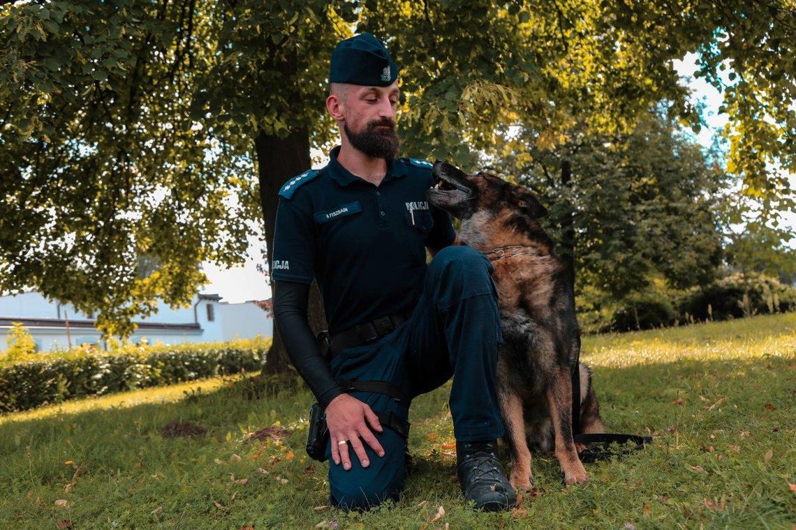 Owczarek niemiecki Juhas przechodzi na emeryturę. W Komendzie Miejskiej Policji w Tarnowie służył 7 lat