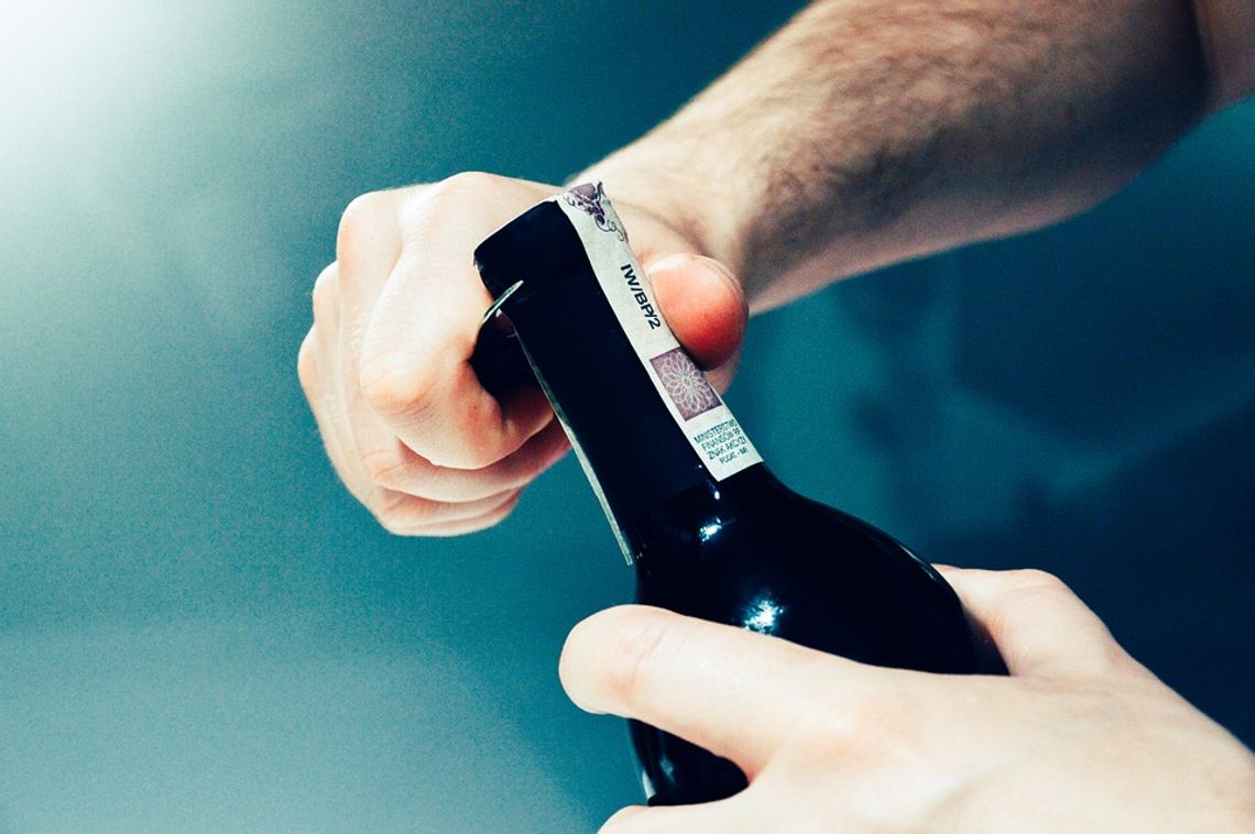 Padaczka po alkoholu – sprawdź, jak pomóc osobie z podwójnym problemem