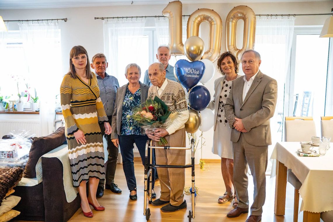 Pan Franciszek Kiełbowicz skończył 100 lat. Wyjątkowy jubileusz w gminie Tarnów Pan Franciszek Kiełbowicz skończył 100 lat. Wyjątkowy jubileusz w gminie Tarnów
