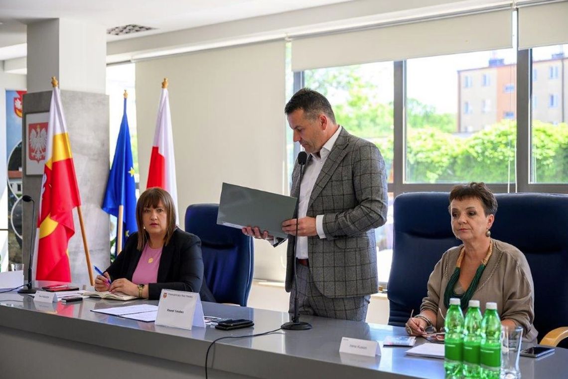 Paweł Smoleń Przewodniczący Rady Powiatu Tarnowskiego zaprasza na XV sesję Rady Powiatu