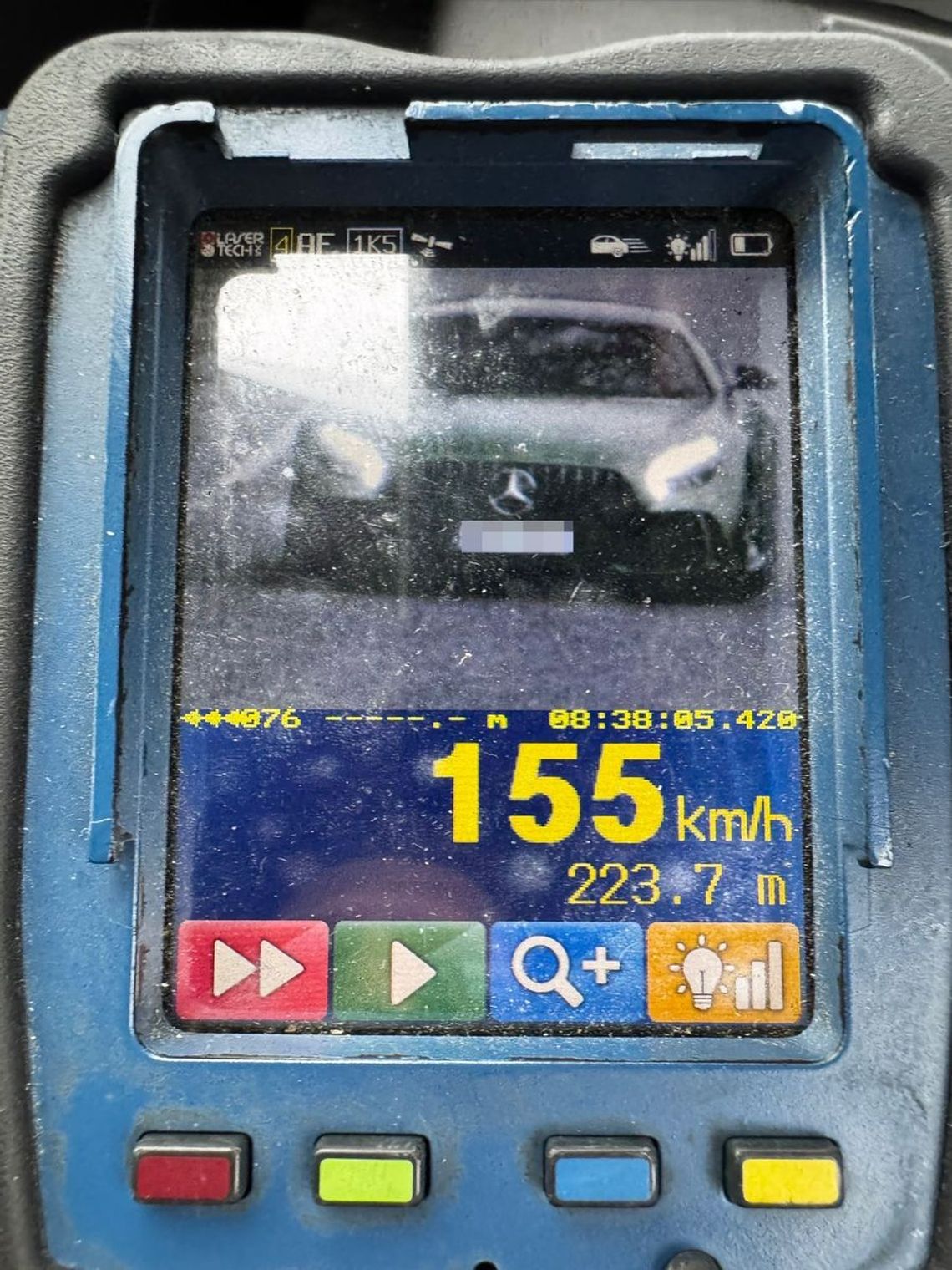 Pędził mercedesem 155 km/h w obszarze zabudowanym – stracił prawo jazdy Pędził mercedesem 155 km/h w obszarze zabudowanym – stracił prawo jazdy