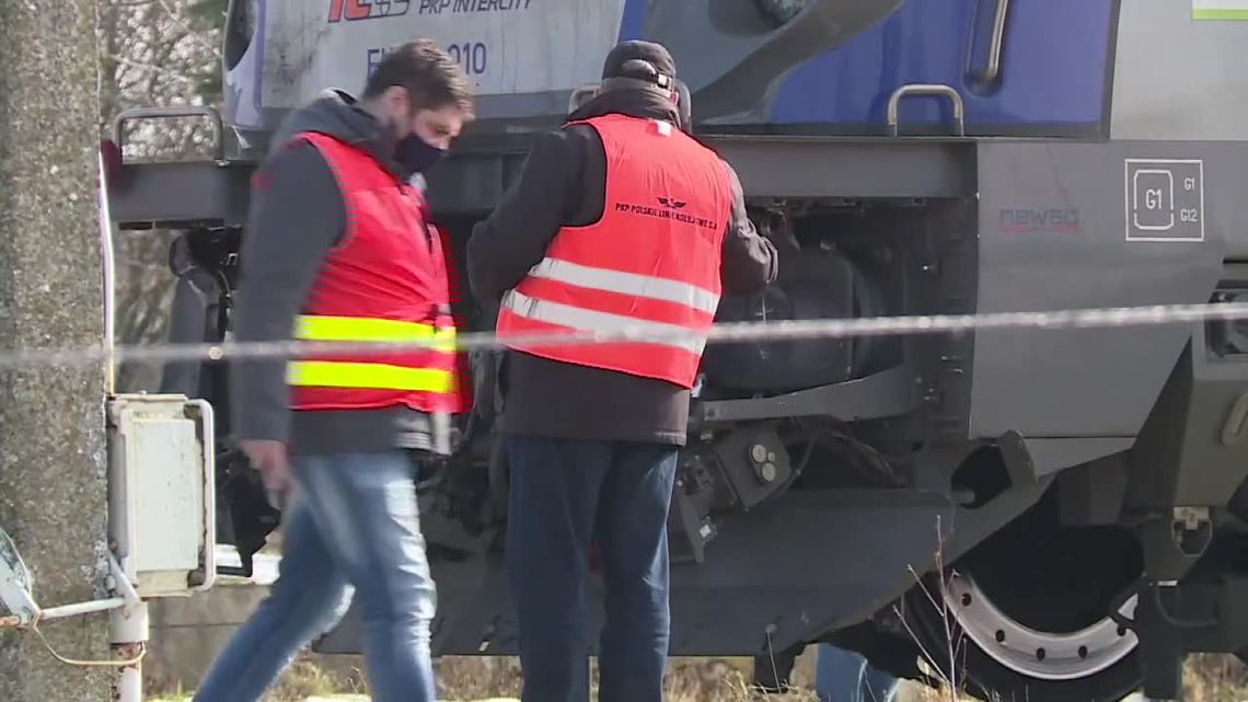 Pięć osób rannych po wjechaniu pociągu pasażerskiego w lokomotywę na Podkarpaciu
