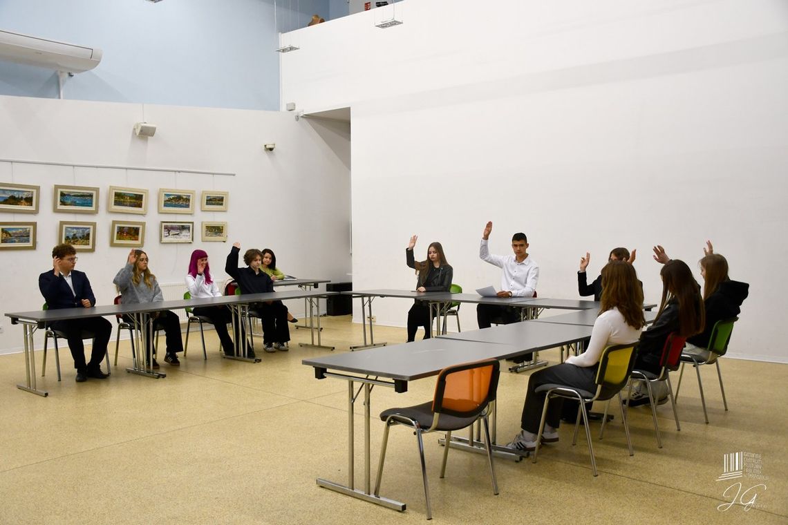 Pierwsze posiedzenie Młodzieżowej Rady Gminy Skrzyszów Pierwsze posiedzenie Młodzieżowej Rady Gminy Skrzyszów