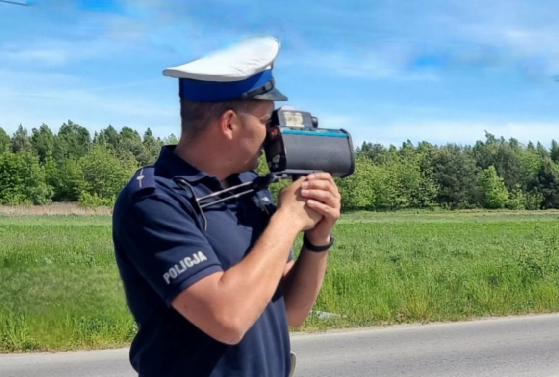 Pijany kierowca chciał przekupić policjantów. Zaproponował im 500 złotych Pijany kierowca chciał przekupić policjantów. Zaproponował im 500 złotych