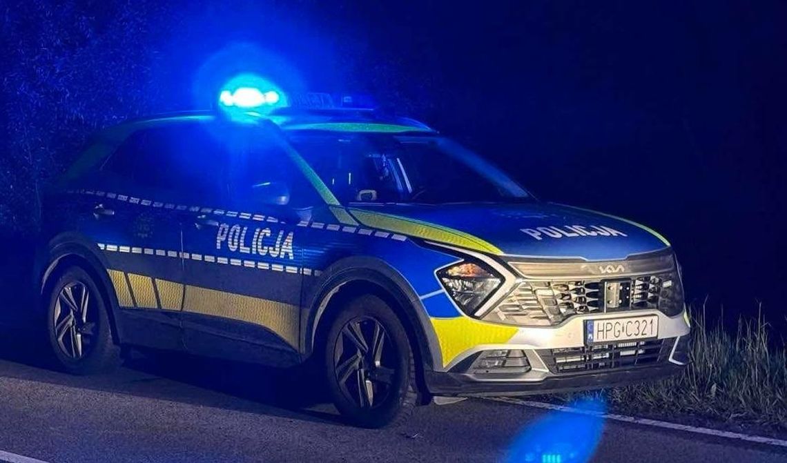 Pijany wjechał motocyklem BMW w ogrodzenie i uciekł do lasu! Policja ruszyła w pościg, przy 54-latku znaleziono broń i nóż! Pijany wjechał motocyklem BMW w ogrodzenie i uciekł do lasu! Policja ruszyła w pościg, przy 54-latku znaleziono broń i nóż!