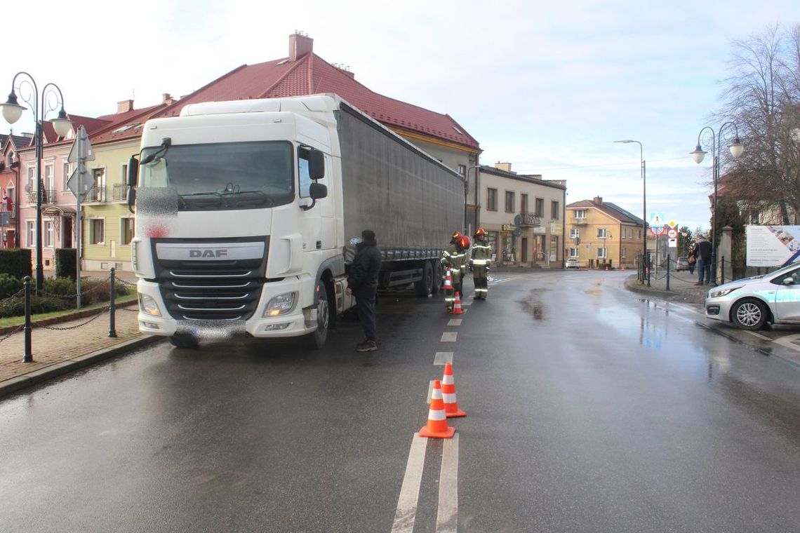 Policja o okolicznościach potrącenia pieszej w Żabnie przez samochód ciężarowy