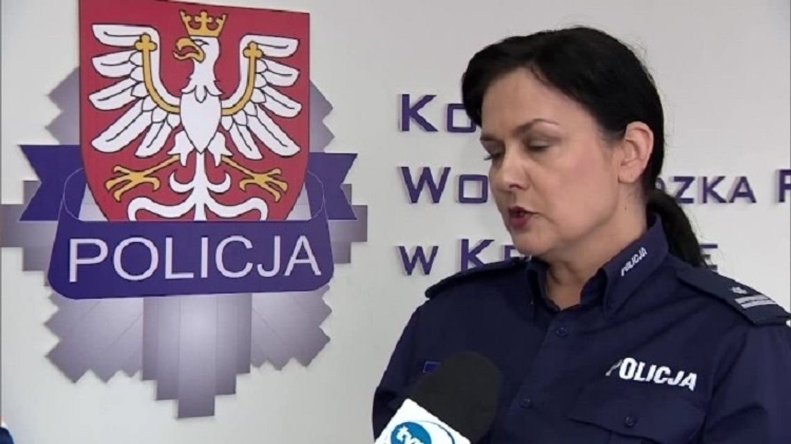 Ponad 20 zatrzymanych, w samochodach "zabronione przedmioty". Akcja policji przed centrum handlowym w Krakowie