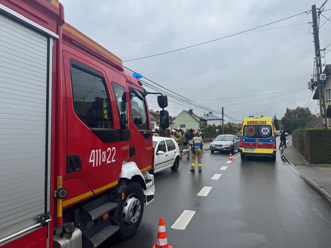 Potrącenie mężczyzny na wózku inwalidzkim w Jadownikach. Na miejscu lądował śmigłowiec LPR Potrącenie mężczyzny na wózku inwalidzkim w Jadownikach. Na miejscu lądował śmigłowiec LPR