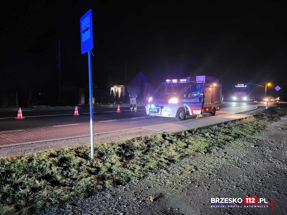 Potrącenie pieszego przez busa na trasie między Szczurową a Brzeskiem