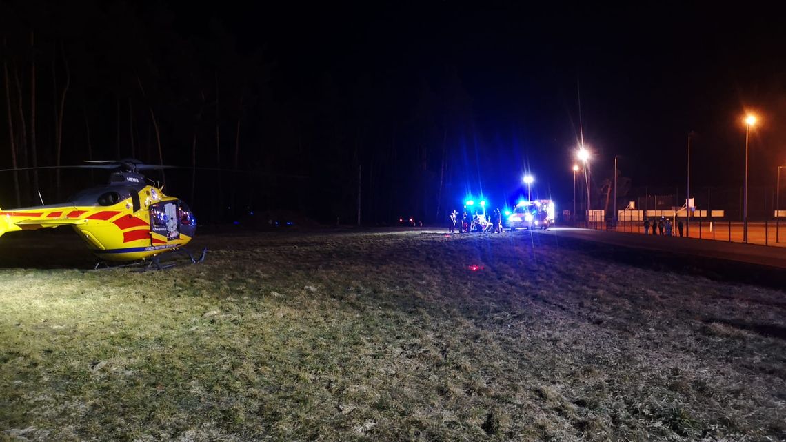Potrącenie pieszego w Borzęcinie. Życia poszkodowanego nie udało się uratować. Na miejscu śmigłowiec LPR Potrącenie pieszego w Borzęcinie. Życia poszkodowanego nie udało się uratować. Na miejscu śmigłowiec LPR