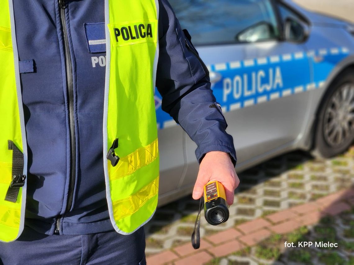 Poważny wypadek w Ropicy Górnej. Toyota zderzyła się z peugeotem, jeden z samochodów dachował. Kilka osób rannych Poważny wypadek w Ropicy Górnej. Toyota zderzyła się z peugeotem, jeden z samochodów dachował. Kilka osób rannych