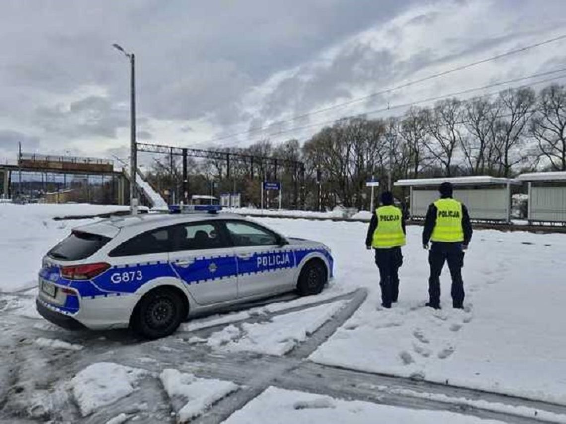 Powiadomił Policję, że na torach kolejowych jest bomba. Gorlickie służby w akcji!