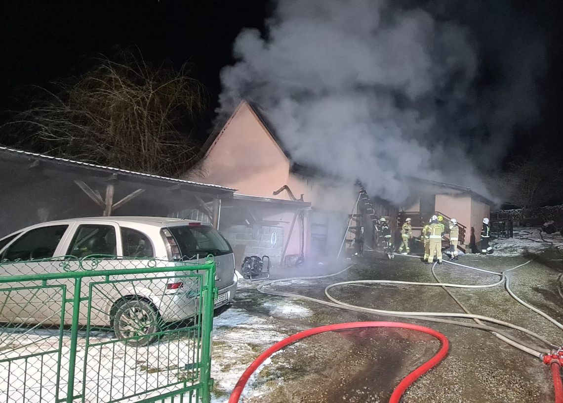 Pożar budynku gospodarczego w Czchowie. Trwa akcja gaśnicza!