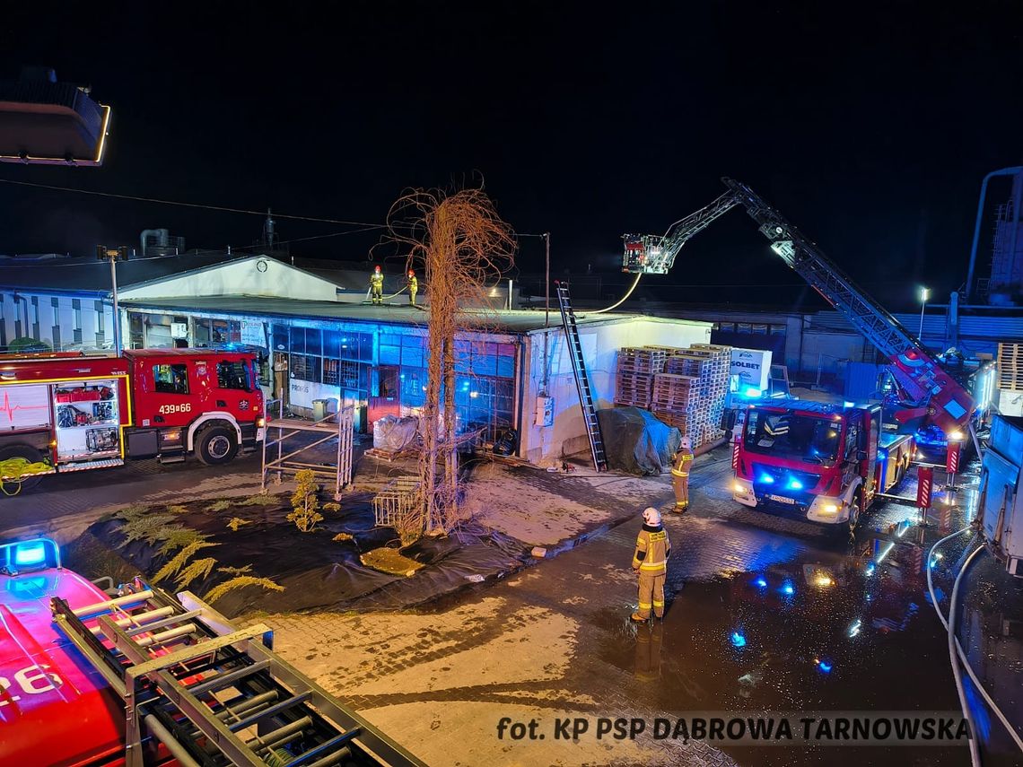 Pożar budynku handlowo-magazynowego w Gręboszowie