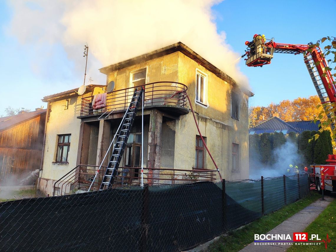 Pożar budynku mieszkalnego w Bochni! Jedna osoba trafiła do szpitala