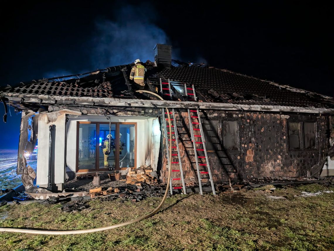 Pożar budynku mieszkalnego w powiecie dąbrowskim