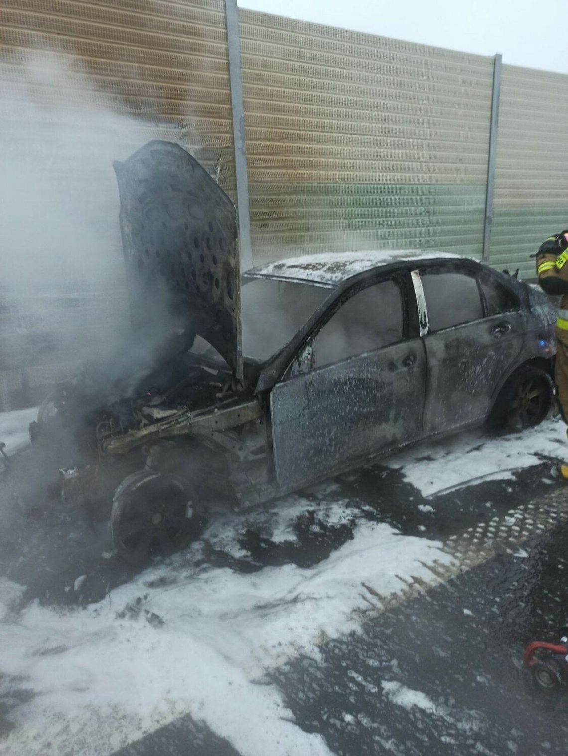 Pożar mercedesa na autostradzie A4 pod Tarnowem