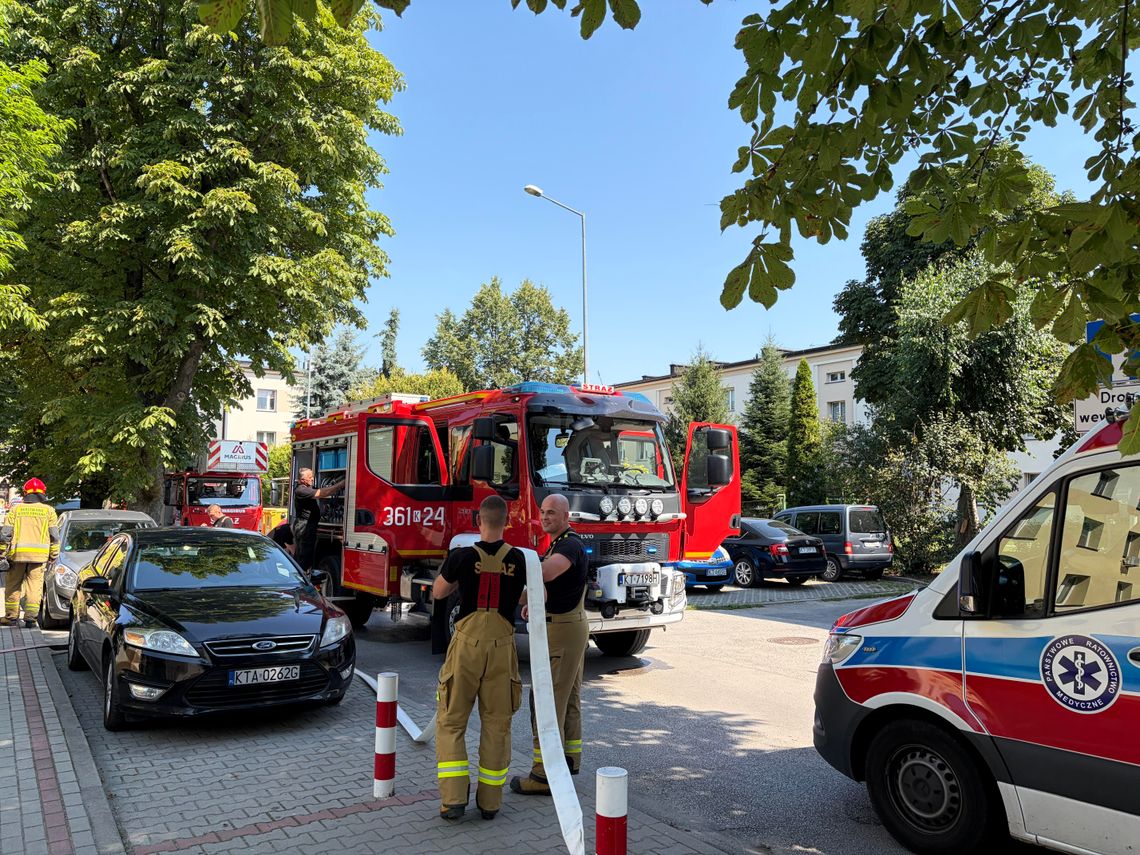 Pożar mieszkania przy ulicy Kasztanowej w Tarnowie. W akcji 13 strażaków Pożar mieszkania przy ulicy Kasztanowej w Tarnowie. W akcji 13 strażaków