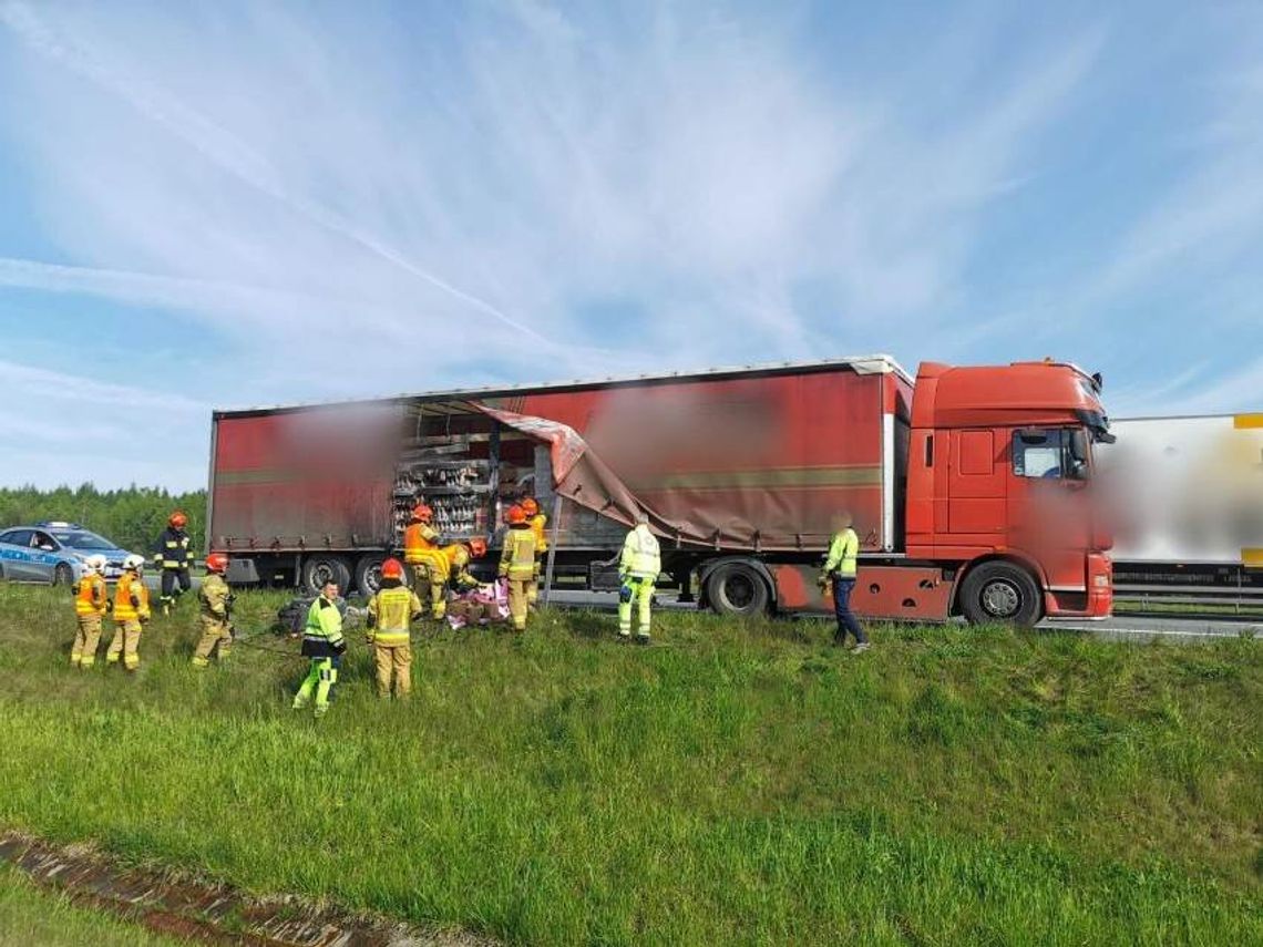 Pożar naczepy samochodu ciężarowego na autostradzie A4 pod Tarnowem
