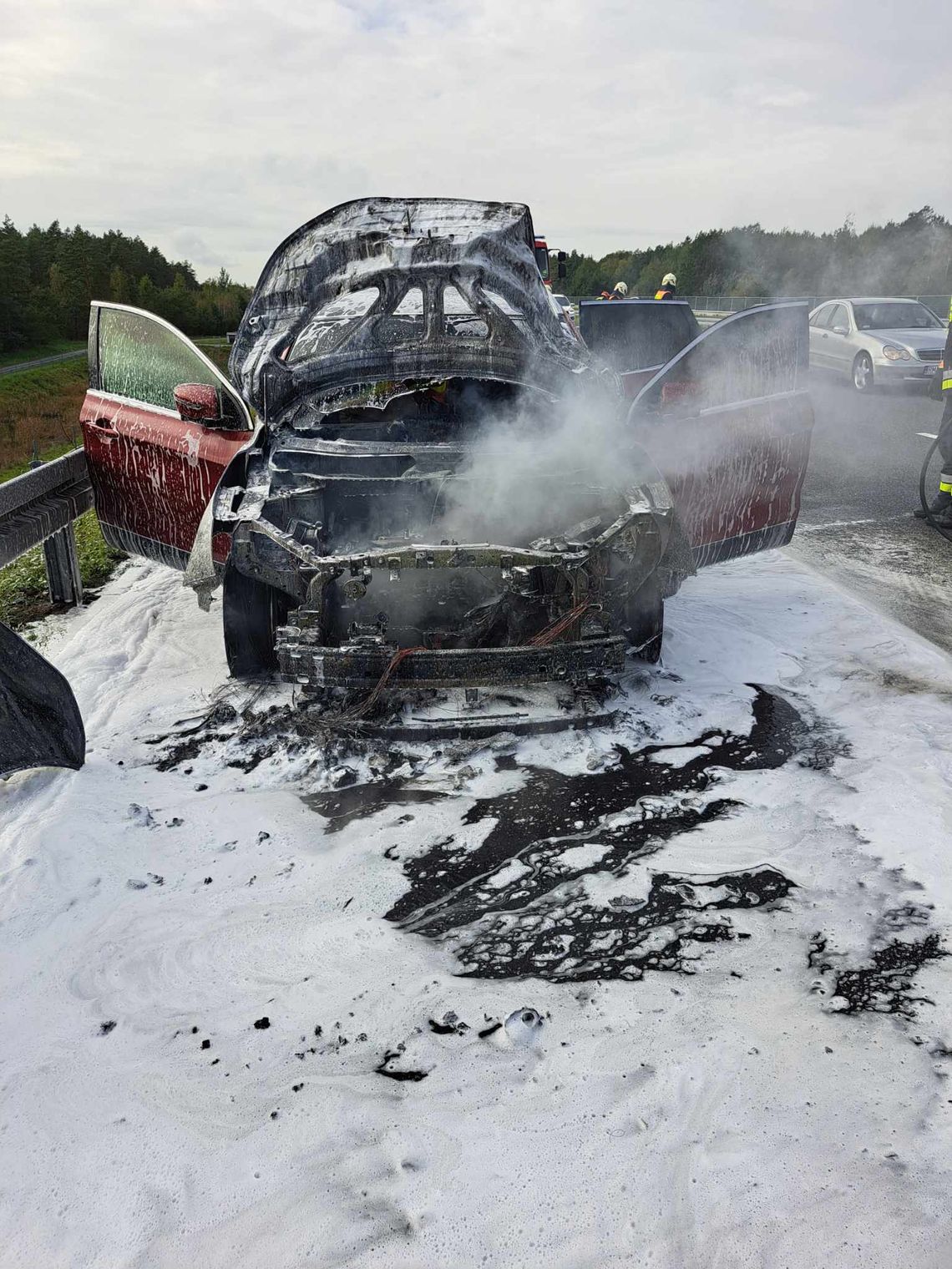 Pożar samochodu na autostradzie A4 pomiędzy Tarnowem a Dębicą