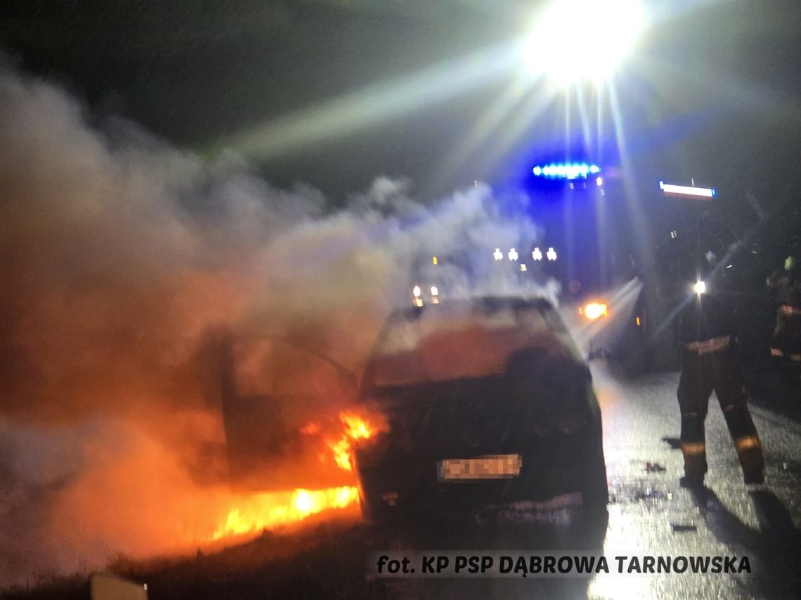 Pożar samochodu na DK73 w Żelazówce. Droga była zablokowana Pożar samochodu na DK73 w Żelazówce. Droga była zablokowana