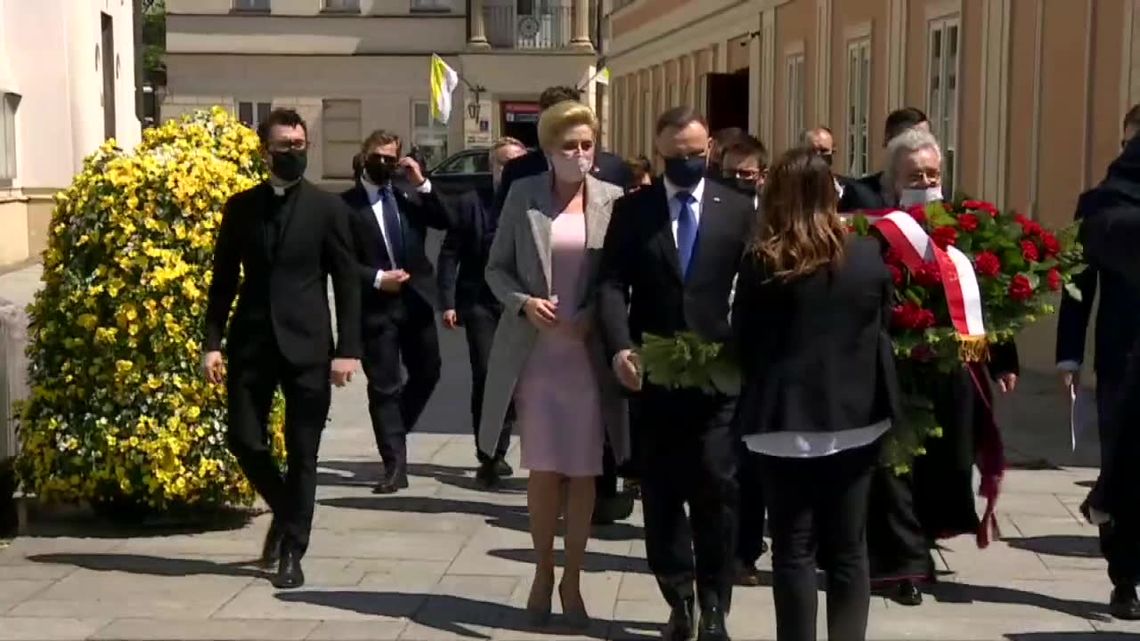 Prezydent A. Duda złożył kwiaty pod pomnikiem Jana Pawła II w Wadowicach