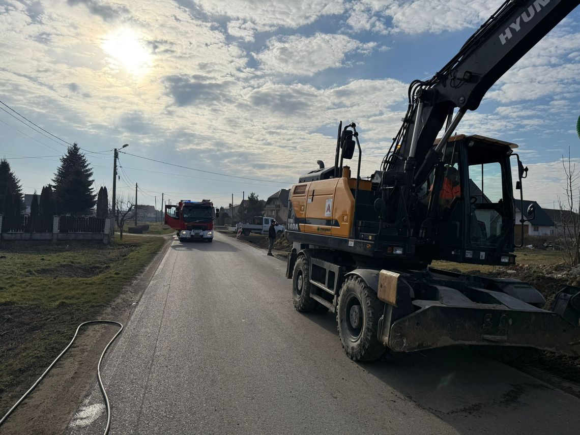Przerwany rurociąg gazowy w Borzęcinie