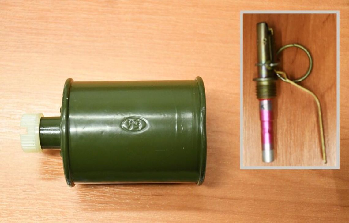 Przyniosła na komisariat granat, który znalazła w garażu