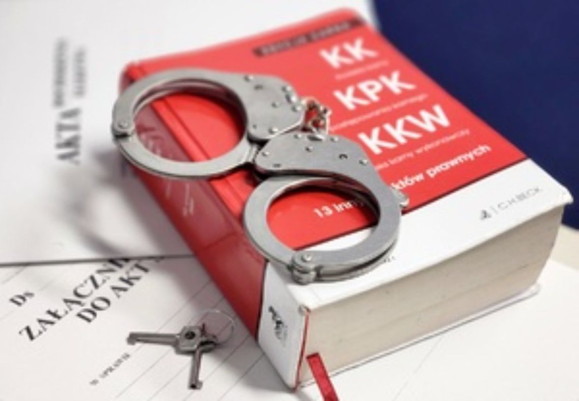 Radomyśl Wielki. Pijana kobieta uciekała uszkodzonym Oplem Radomyśl Wielki. Pijana kobieta uciekała uszkodzonym Oplem