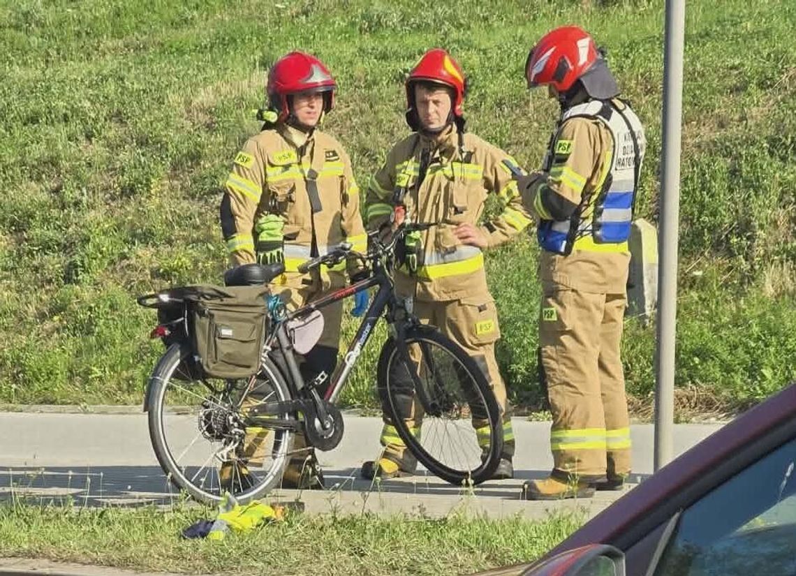 Rowerzysta potrącony na przejściu dla pieszych w Tarnowie. Z urazem głowy trafił do szpitala