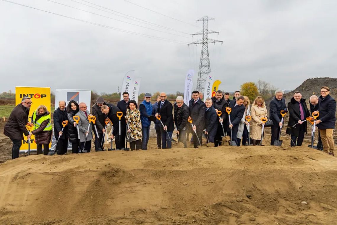 Rusza budowa trzeciego mostu na Dunajcu! Gigantyczna inwestycja za blisko 242 mln zł zmieni komunikację na Sądecczyźnie Rusza budowa trzeciego mostu na Dunajcu! Gigantyczna inwestycja za blisko 242 mln zł zmieni komunikację na Sądecczyźnie