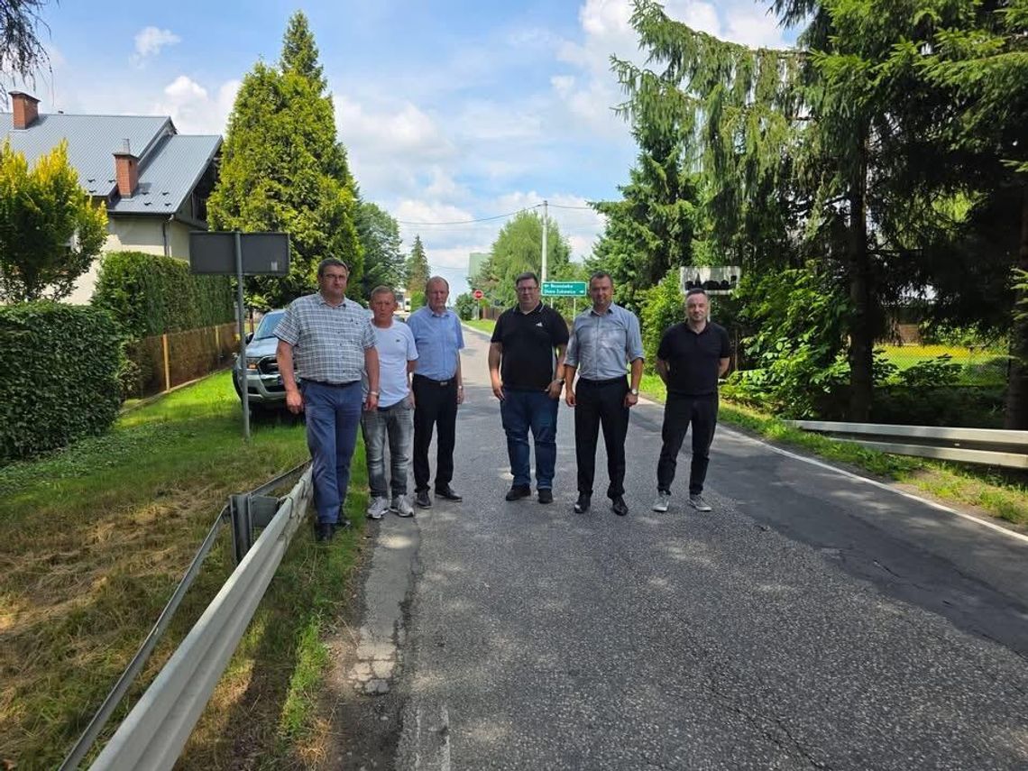 Rusza remont ponad 3 kilometrów dróg w Brzozówce i Zaczarniu. Inwestycja za blisko 1,9 mln zł Rusza remont ponad 3 kilometrów dróg w Brzozówce i Zaczarniu. Inwestycja za blisko 1,9 mln zł