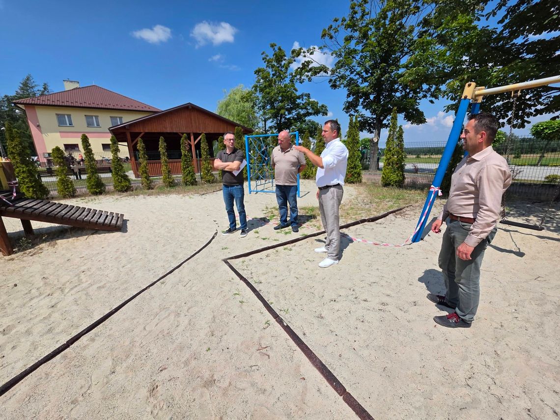 Ruszyła modernizacja placów zabaw w gminie Lisia Góra. Osiem miejscowości objętych inwestycją