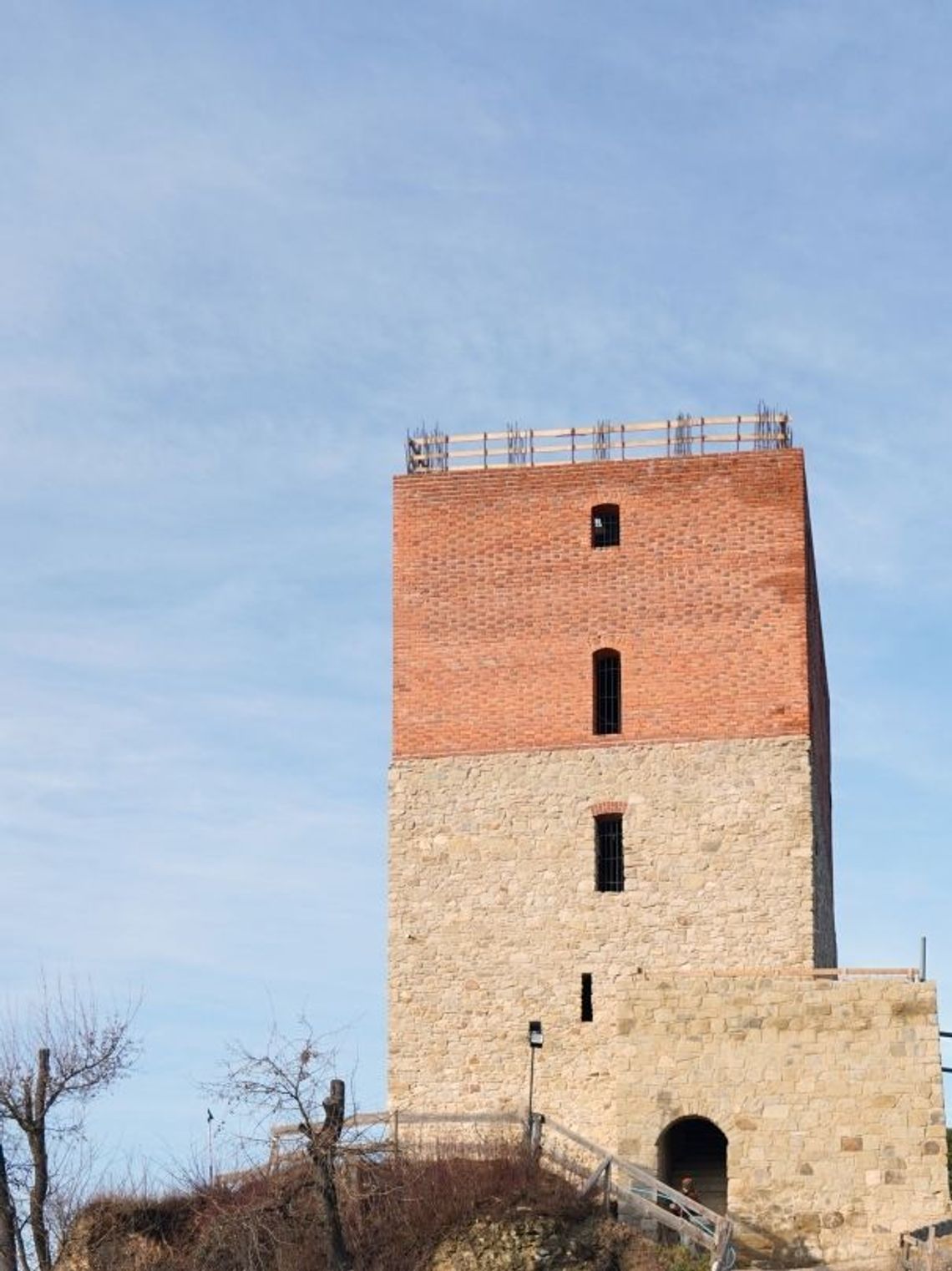 Są pieniądze na domknięcie odbudowy zamkowej wieży w Melsztynie