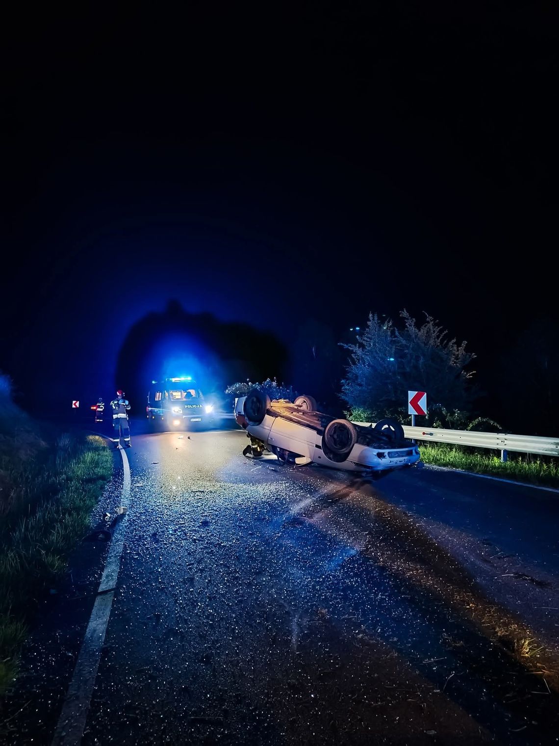 Samochód dachował w Szczepanowicach. Dwie osoby w szpitalu