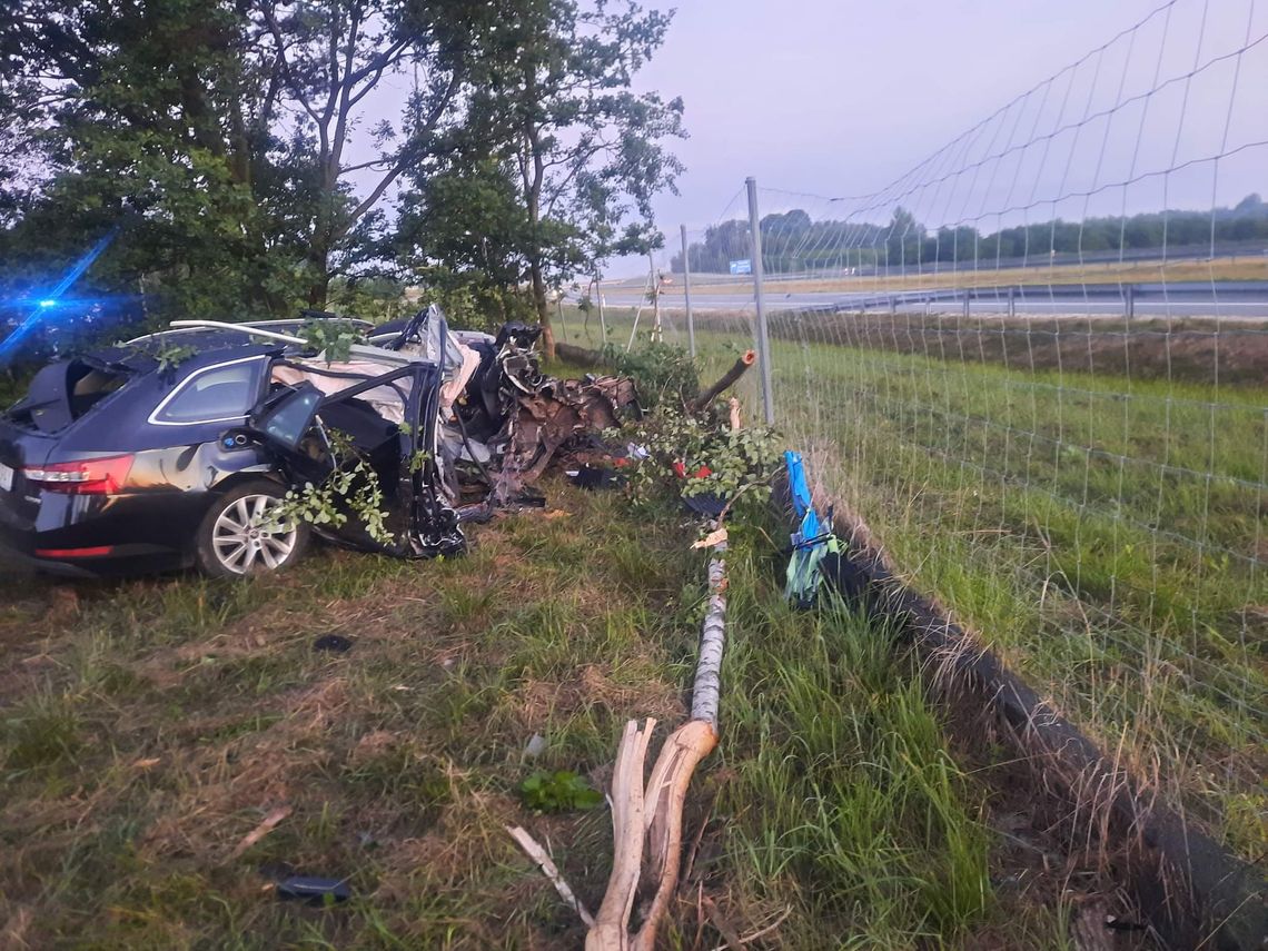 Samochód wypadł z autostrady pod Tarnowem