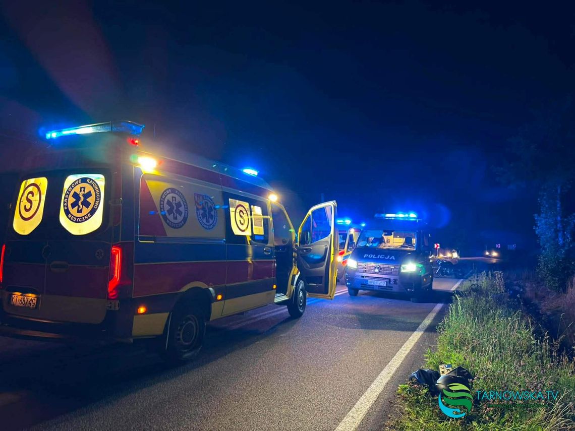 Sarna wbiegła wprost pod motocykl. Dwie osoby trafiły do szpitala, droga była zablokowana