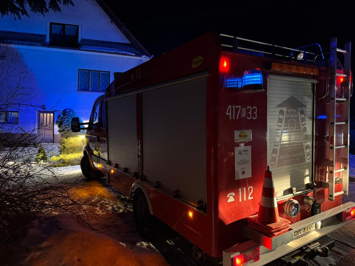 Służby interweniowały w Złotej. Osoba straciła przytomność i nie oddychała