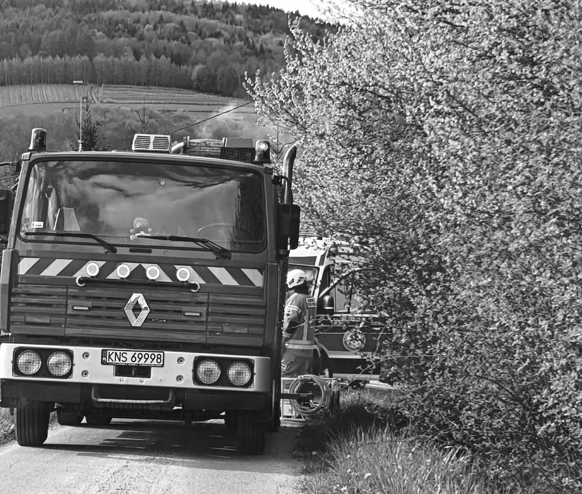 Śmiertelny wypadek w Gostwicy. Mężczyzna przygnieciony przez ciągnik