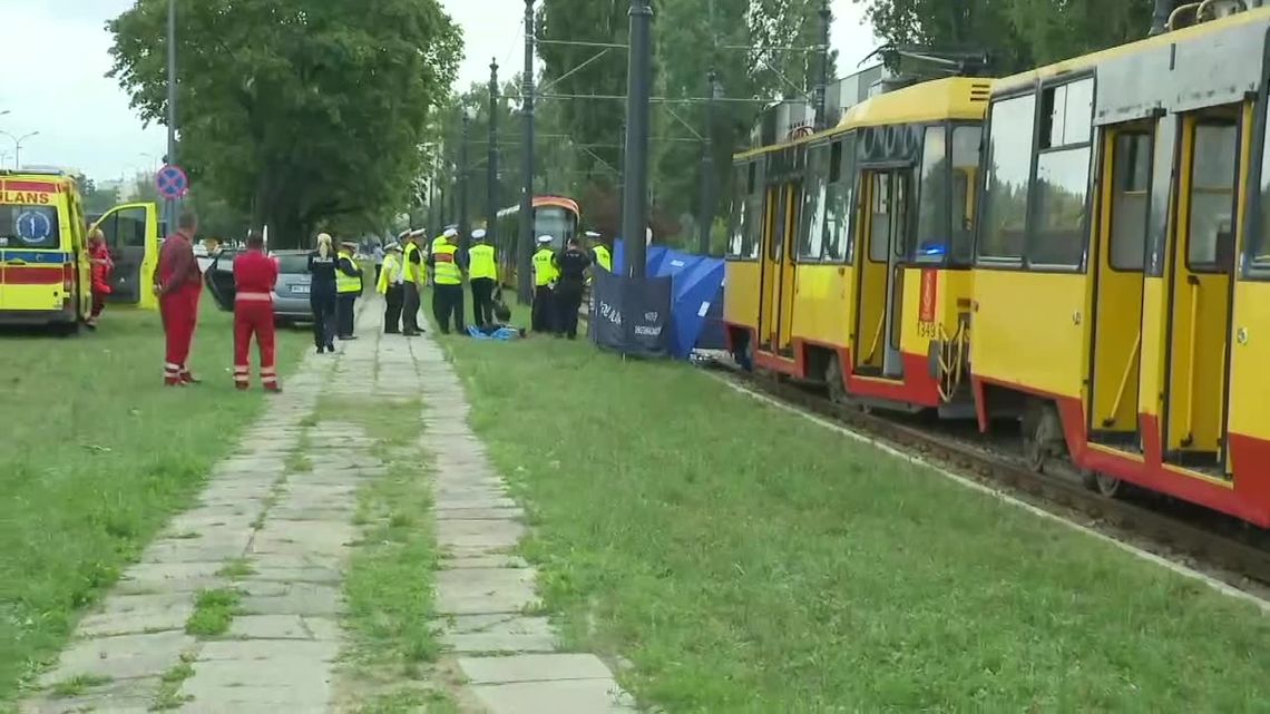 Śmiertelny wypadek w Warszawie. Tramwaj przyciął nogę i pociągnął pięcioletnie dziecko