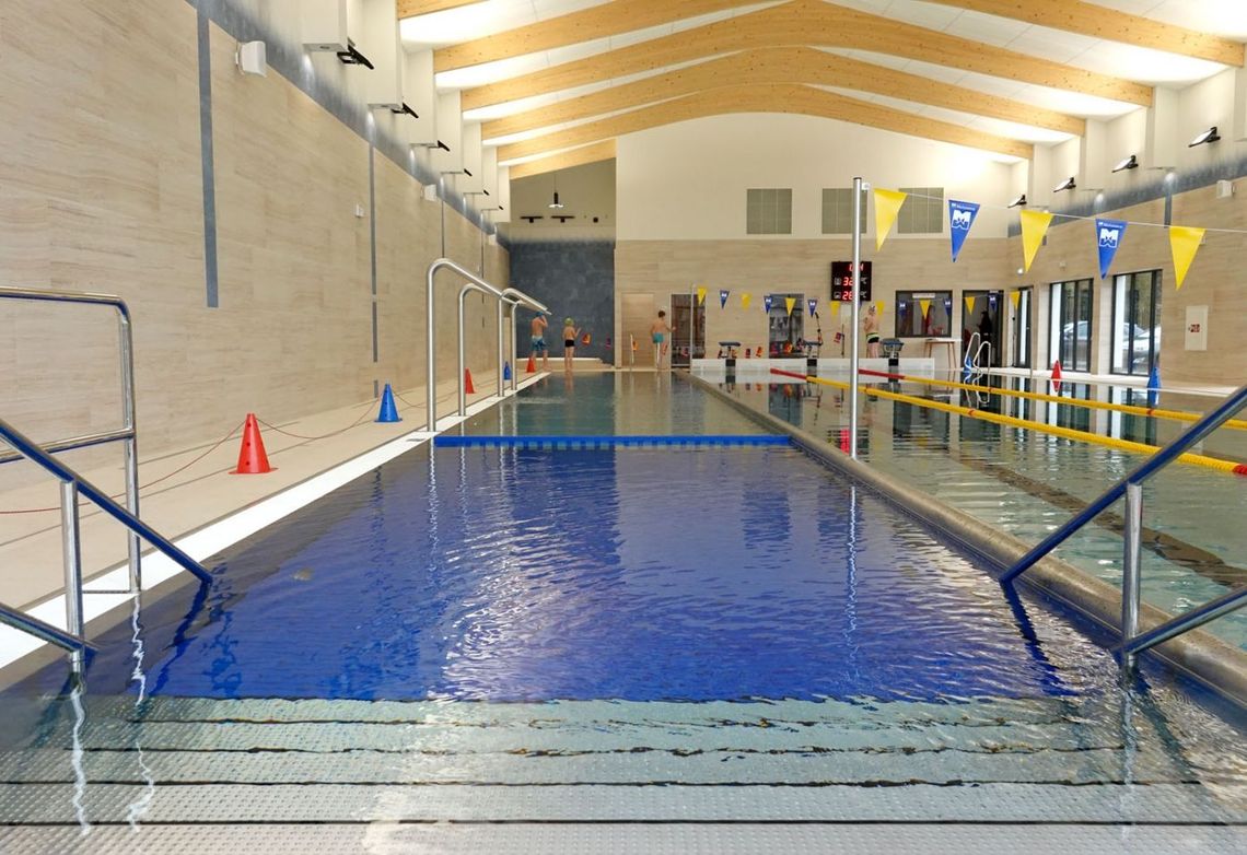 Spodnie powodem awarii oczyszczalni ścieków w Korzennej. Zagrożona była pobliska pływalnia