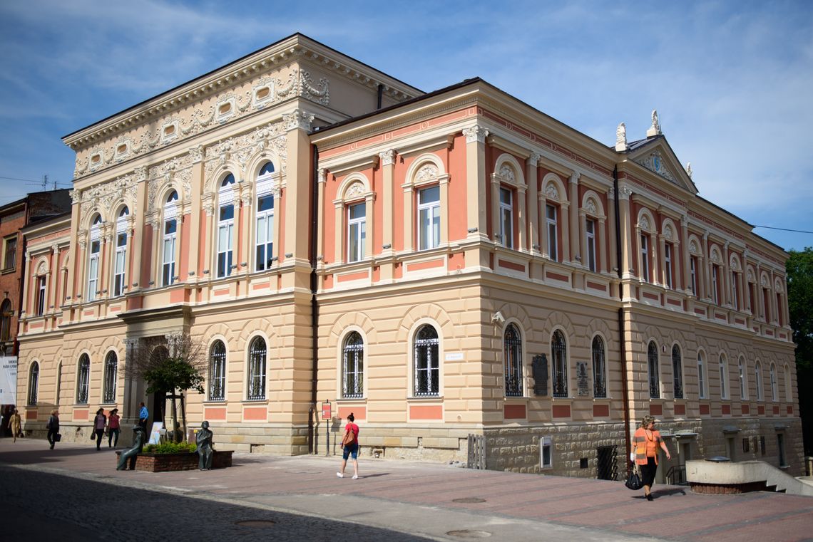 Spór o fotel przewodniczącego Rady Miejskiej w Tarnowie. Polityczny impas trwa po rezygnacji Małgorzaty Mękal Spór o fotel przewodniczącego Rady Miejskiej w Tarnowie. Polityczny impas trwa po rezygnacji Małgorzaty Mękal
