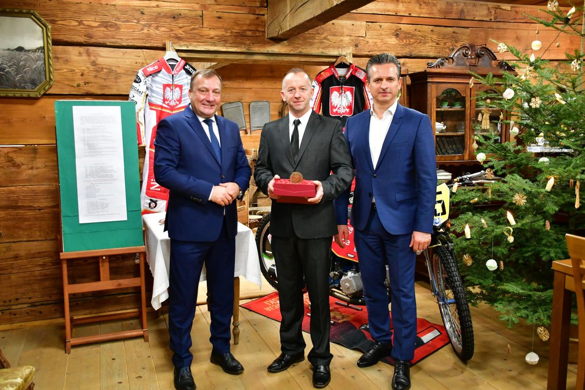 Stanislaw Burza uhonorowany medalem przez gminę Ryglice