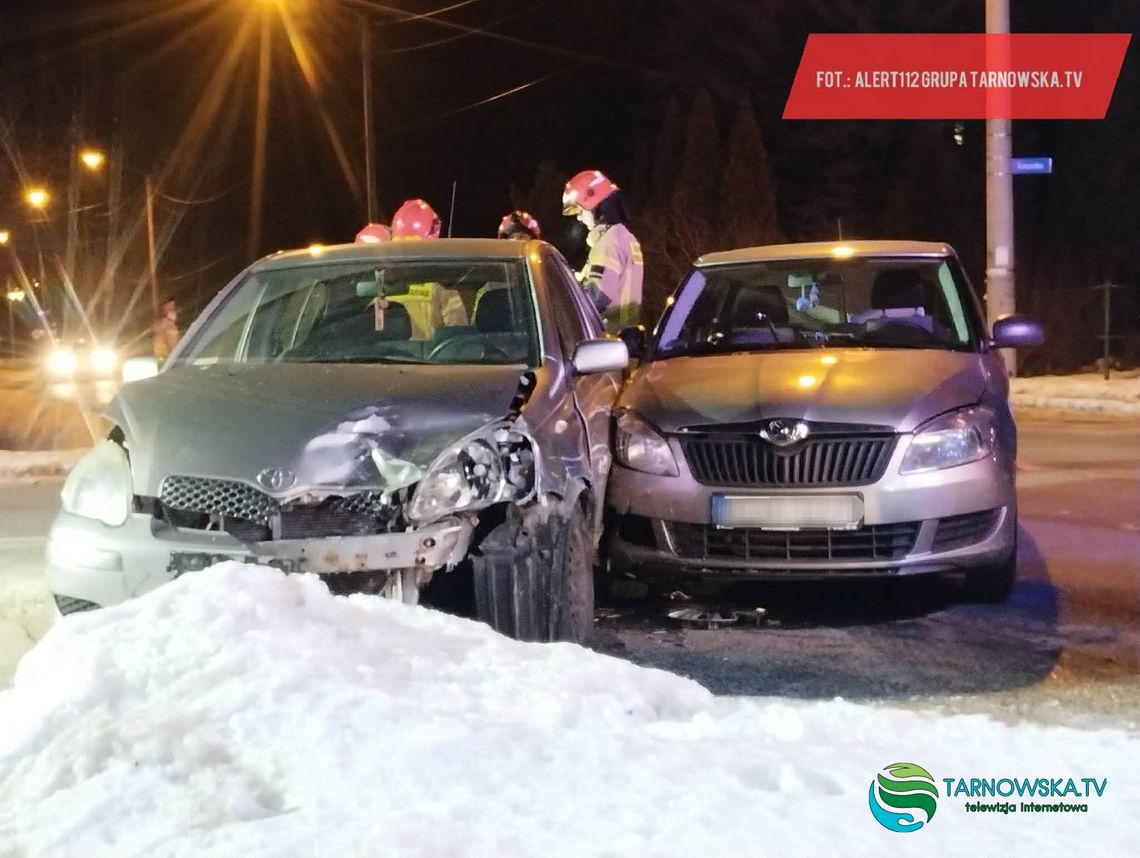 Stłuczka w Tarnowie. Jedna osoba w szpitalu