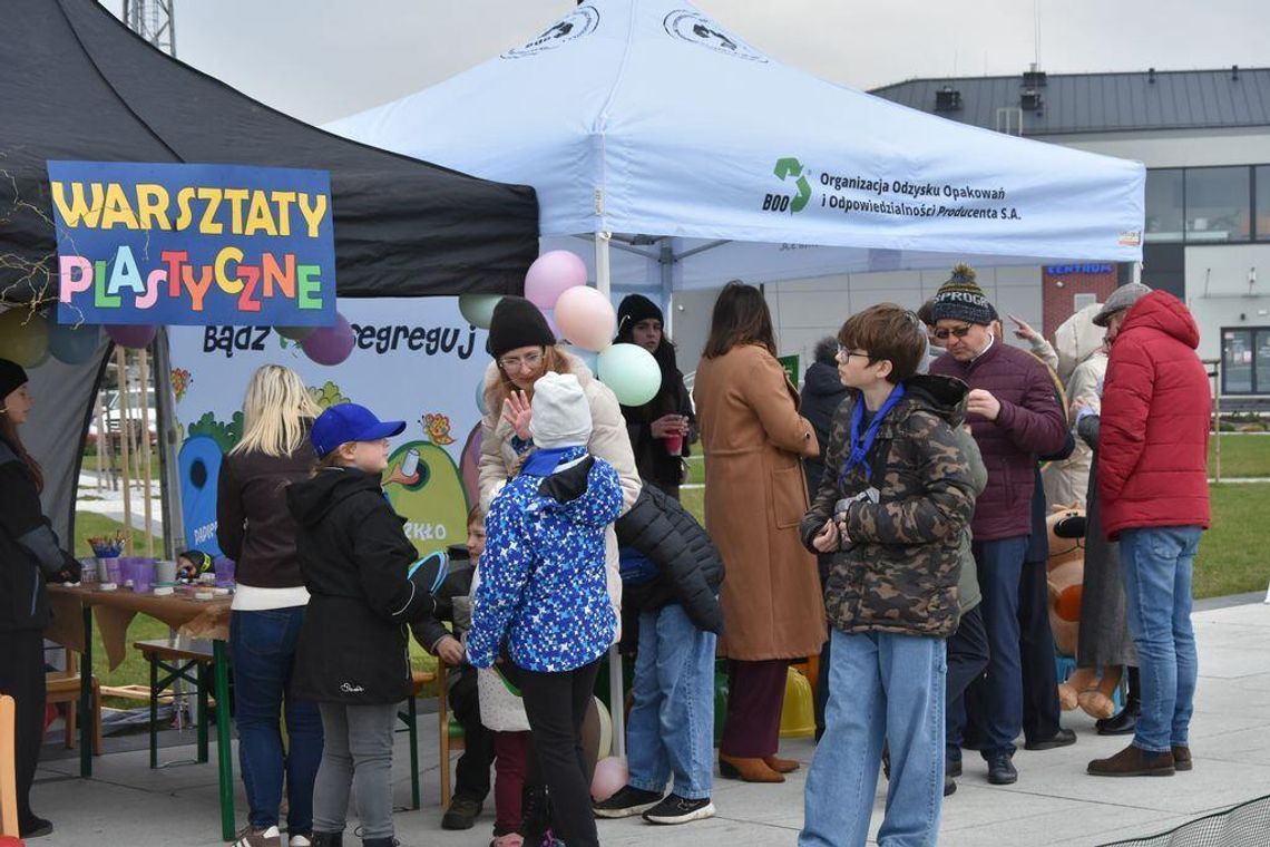 Świąteczna atmosfera i lokalne tradycje. Jarmark Wielkanocny w Lisiej Górze przyciągnął tłumy Świąteczna atmosfera i lokalne tradycje. Jarmark Wielkanocny w Lisiej Górze przyciągnął tłumy