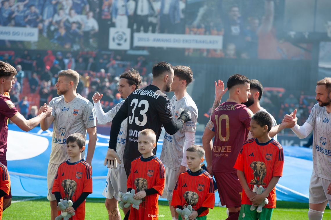 Świąteczne przełamanie w Niecieczy. Termalica pokonała Piasta po emocjonującym meczu [wideo] [zdjęcia]