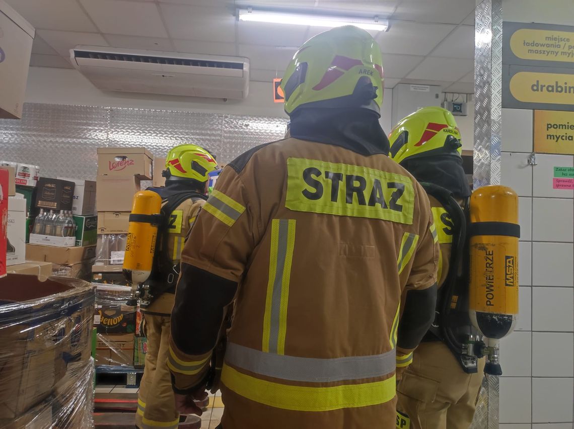 Szczucin. Nocna akcja straży w Biedronce